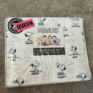 NWT Peanuts Queen Sheet Set